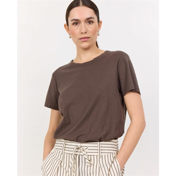Levete Room LR-ANY 1 T-shirt, Chocolate 